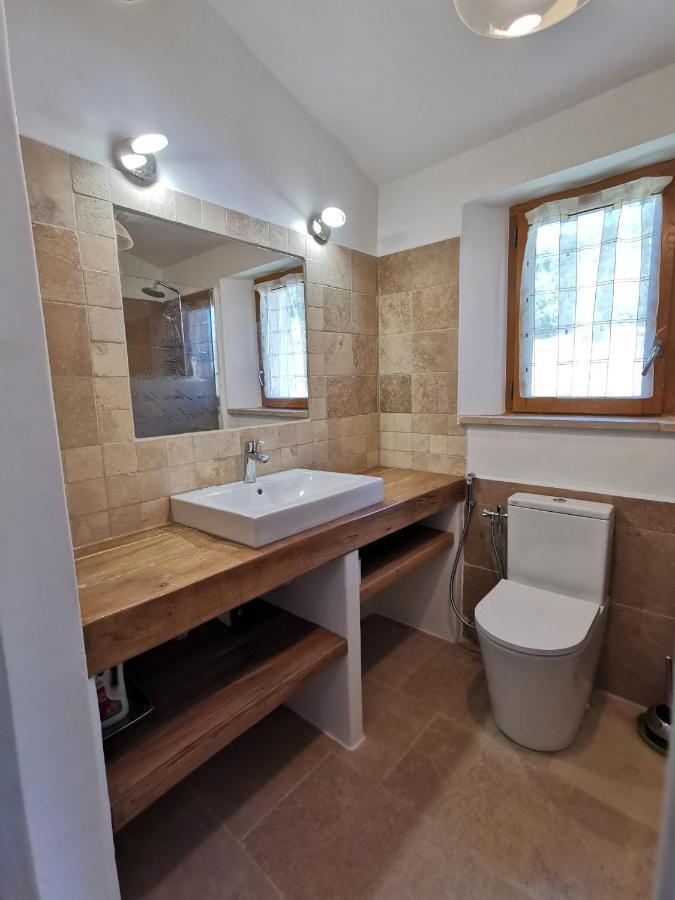 La Peyregoune, Logement En Pleine Nature Et Table D'Hotes Blieux Exterior photo